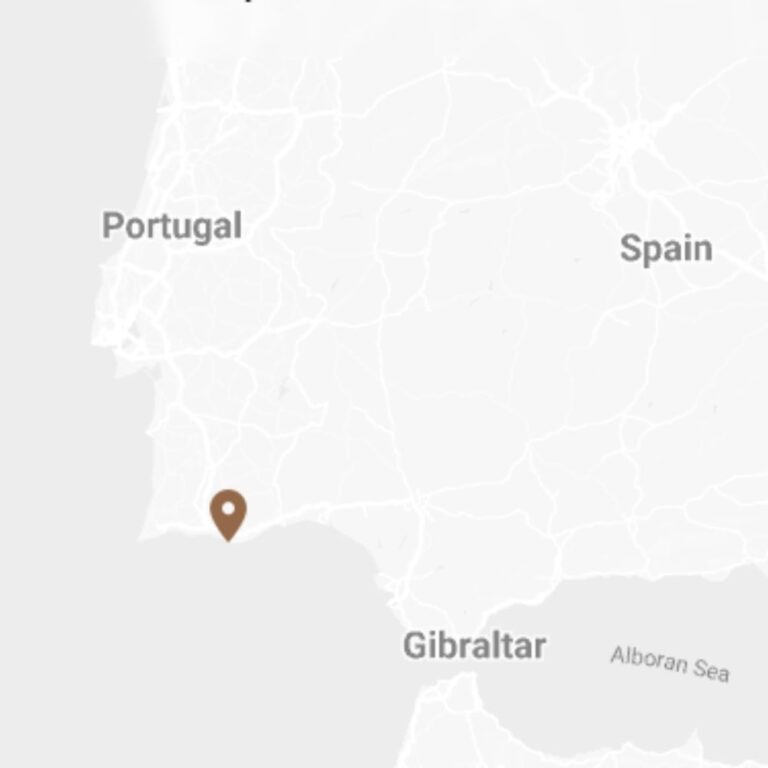 Autentic | Luxury Glamping Bell Tents - Glamping Revolution in Portugal indicated on the map